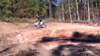 preview picture of video 'Gills Ferry MX jump'
