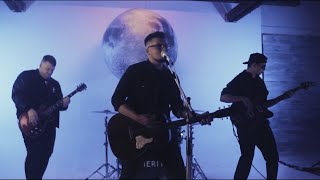 Video MERITO - Pár měsíců [Official Video]