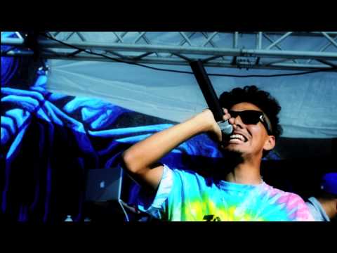 JRobbin Performing "Just A Smoker" | Live @ Sippin Sundazee