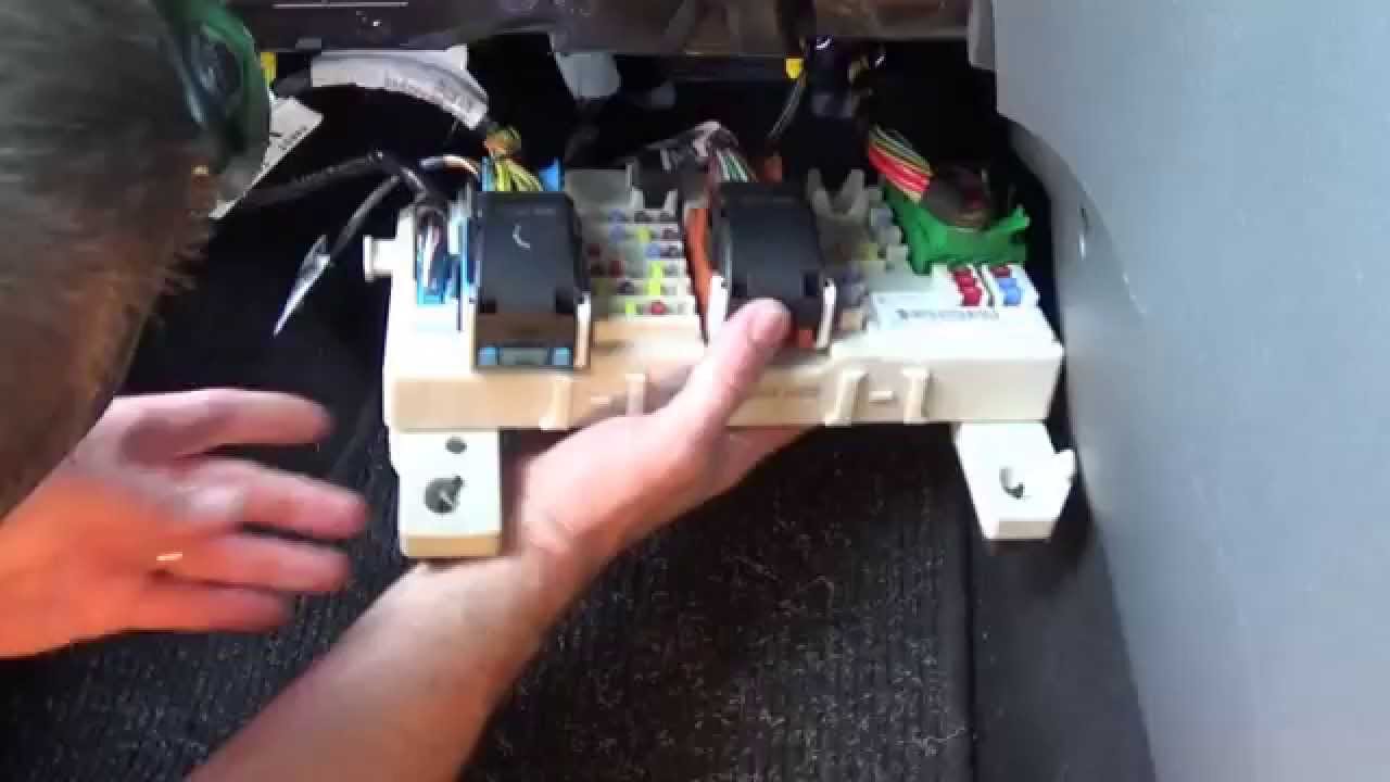 Wymiana filtra kabinowego (Ford C-Max 2008)