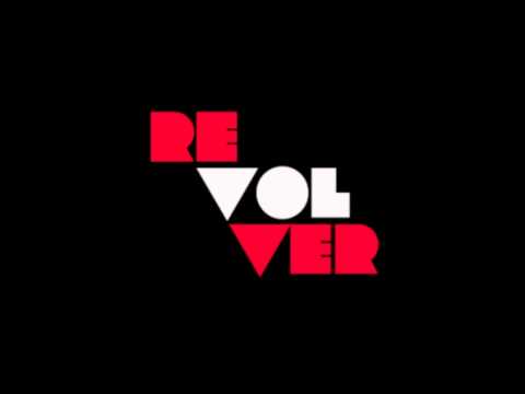 Social Outcast - Banda REVOLVER