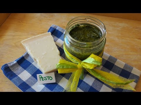 Basilikum Pesto mit Pinienkernen - das beste Pesto der Welt!