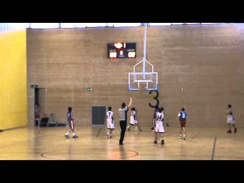 Gran jugada i falta rebuda Alex Font al partit Mini Vermell Manresa - Sant Nicolau. Febrer 2012