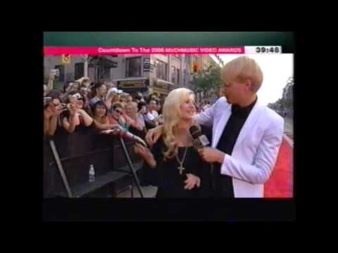 Elisha Cuthbert on the 2006 MuchMusic Video Awards red carpet