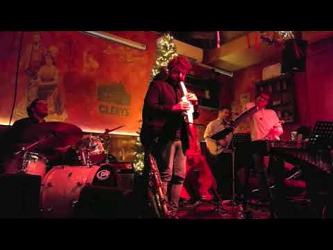 Enrico Di Stefano playing Roland Aerophone ae 10 -LIVE- funk jazz