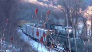 preview picture of video 'Delaware Lackawanna Railroad Coming Up the Delaware Water Gap'