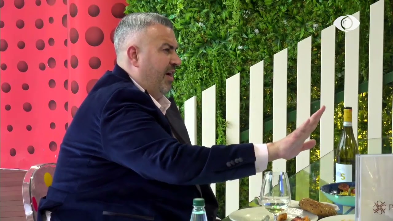 Keq ke hyrë keq do dalësh/ Miri i drejtohet Rogertit