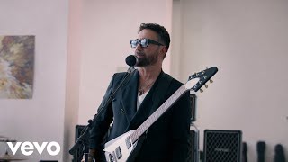 Music video thumbnail preview for Tiromancino - Gli alieni siamo noi by Tiromancino