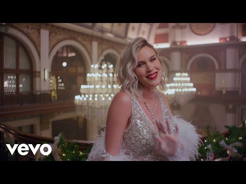 Joss Stone - What Christmas Means to Me online metal music video by JOSS STONE