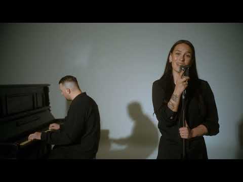 K-FLY & CAROLIN FÉRON - LEISE