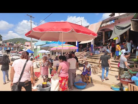 SUNDAYING IN THE TOWNS OF GUERRERO. | SQUARE DAY IN CUAUTEPEC.
