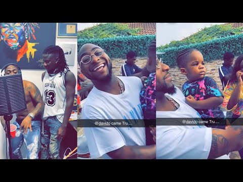 Davido Dinned With Stonebwoy’s Family As He Visited Them In The House