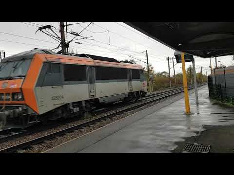 Passage de la BB 26204 + contenairs pour Dourges Delta 3 en gare de Pont-de-Sallaumines