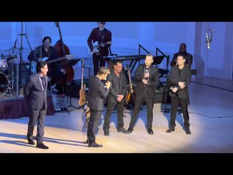 NKOTB on stage at Joey McIntyre’s Carnegie show