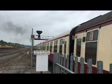47810 and 47805 Depart Westbury on a Slough-Kinswear railtour 18/6/22