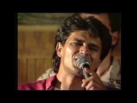 Sinan Sakic i Juzni Vetar - Sklonite case sa stola (Digital remaster)