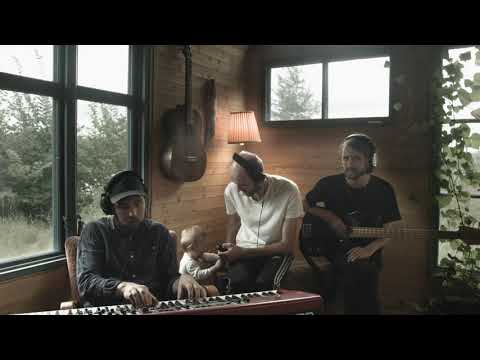 Den svenska björnstammen spelar - Vatten och bröd