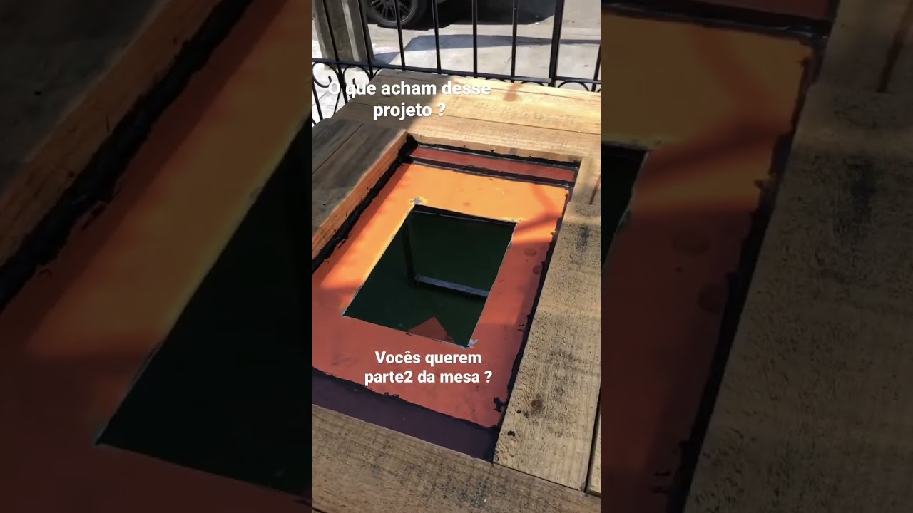 Watch Now Construindo uma mesa de jantar com uma churrasqueira no meio Construindo uma mesa de jantar com uma churrasqueira no meio