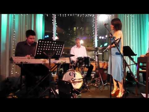 Mari Tochi/栃屋まり sings 