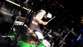 Yelawolf ft. Travis Barker - I Just Wanna Party Live at XS Nightclub [www.keepvid.com].mp4