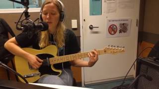 Julia Jacklin - Same Airport, Different Man (live in 2ser Studio)
