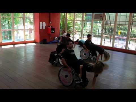 Grupo de Dança Sobre Rodas Corpo em Movimento da ANDEF Dançando Wiggle Jason Derulo