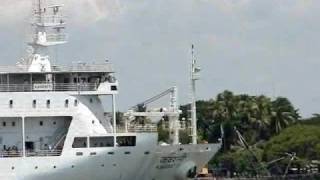 preview picture of video 'Ship Entering Kochi Harbour'