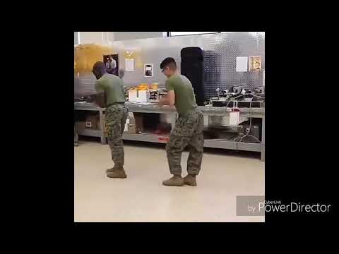 AKWABA DANCING GHANAIAN MILITARY MAN VS  UK MILITARY MAN (Patapaa,Mr.Eazi & Pappy kojo)