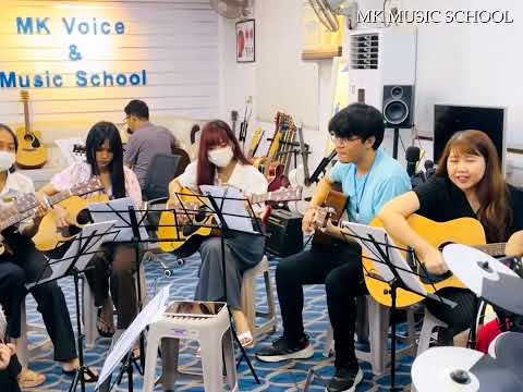 (သီချင်းလေးကြားရင်)🥰ကဲ မင်မင်တို့ Guitar Class ကိုတောင်းထားတဲ့သီချင်းလေး တီးပေးလိုက်ပါပြီနော်...