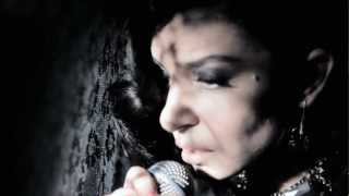 Model - Değmesin Ellerimiz