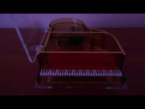 PIANO - CAJA MUSICAL DE CUERDA 1971