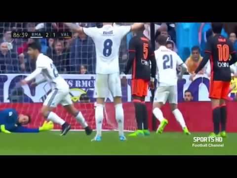 Lindo gol em chute de fora da área pelo Real Madrid contra o Valência em 29/04/2017