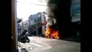 preview picture of video 'Flagra incêndio em motos e explosão no centro de Itapetininga/SP'