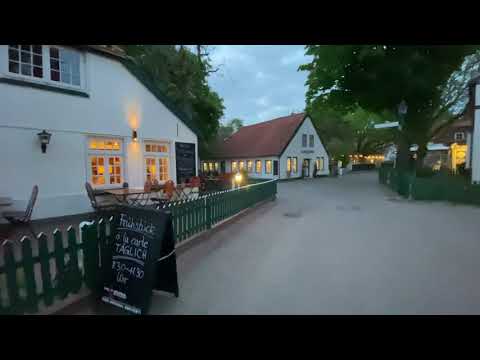 Impression Spiekeroog  -  Abendstimmung im Dorf