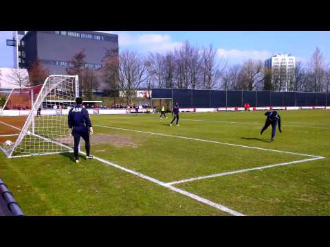 Training 28-03-2013: fraaie goal Guyon Fernandez
