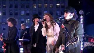 Jonas Brothers &amp; Miley Cyrus - We Got The Party (Live Dick Clarks New Years Eve 2008)