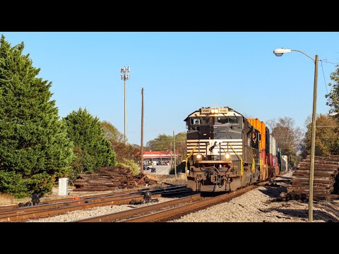 NS SD70ACE #1048 leads 243