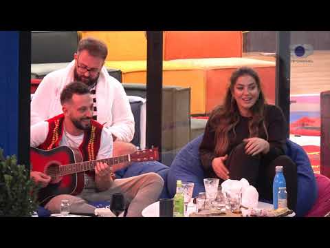 Atmosferë festive/Banorët luajnë instrumentat dhe këndojnë - Big Brother Albania Vip