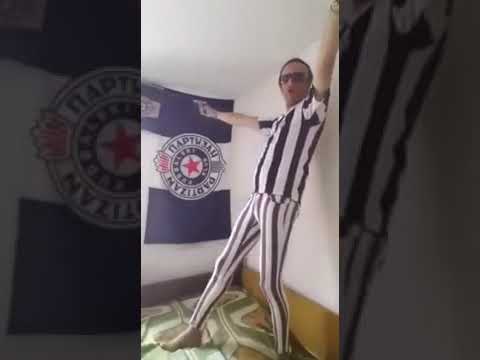 Grobar peva   volim partizan novo smešno do suza