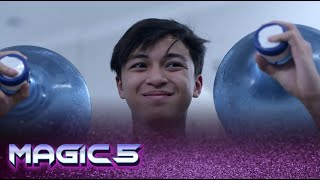 Download lagu Semuanya Melongo! Rahsya Menunjukkan Kekuatan Angkat 2 Galon | Magic 5 - Episode 1 mp3