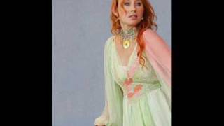 Tori Amos Baltimore (set to pictures)