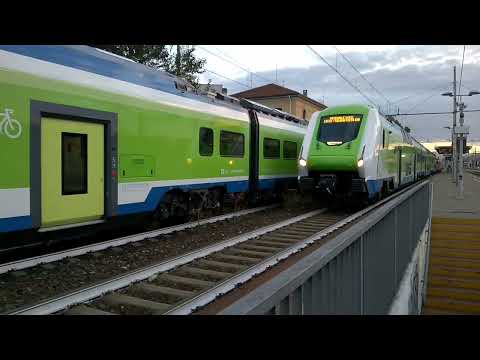 incrocio tra S8 (doppia ETR421-ETR521) - Milano Greco - 30/8/2021