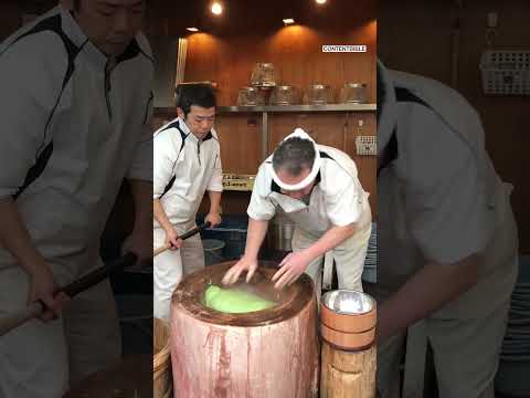 🇯🇵 How mochi is made in Japan #shorts