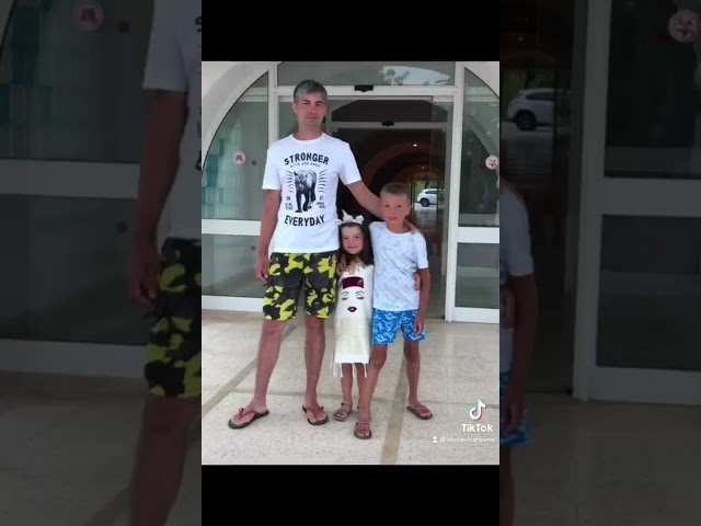 Семья Хисматовых поздравляет своего папу с Днем отца