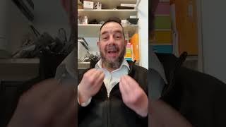 הלואי אותי עזבו ותורתי שמרו שהמאור שבה מחזירן למוטב. שומר את כל התורה בלי אמונה שהמצערו שליח מהקבה (הרב אברהם מלמד) - התמונה מוצגת ישירות מתוך אתר האינטרנט יוטיוב. זכויות היוצרים בתמונה שייכות ליוצרה. קישור קרדיט למקור התוכן נמצא בתוך דף הסרטון