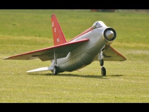 GIANT 1/4 SCALE RC EE LIGHTNING - LMA RC MODEL AIRSHOW - ROUGHAM - 2013