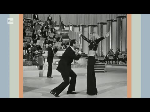 Raffaella Carrà e Alberto Sordi ballano il "Tuca tuca" da "Canzonissima" del 27/11/1971