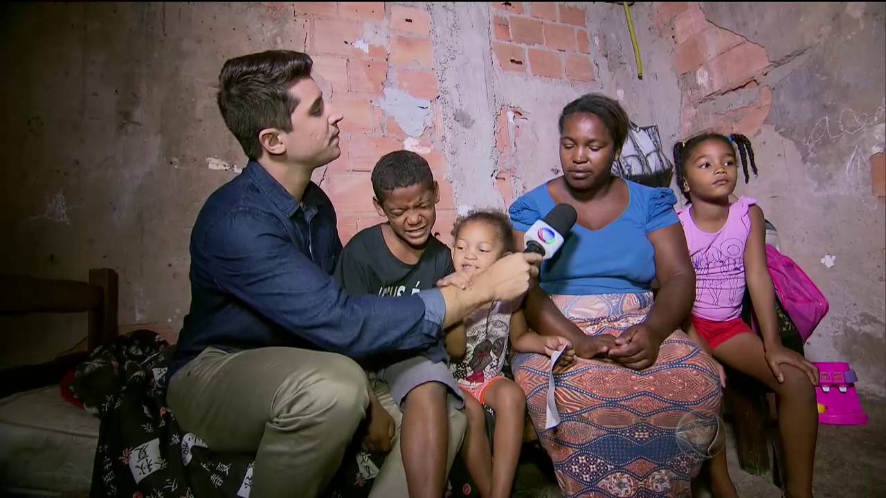Menino pobre que busca por comida tem reviravolta em sua vida