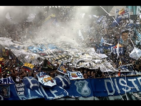 "EMOTIVO RECIBIMIENTO DE LA HINCHADA EMBAJADORA | MILLONARIOS Vs NACIONAL 2015" Barra: Comandos Azules • Club: Millonarios