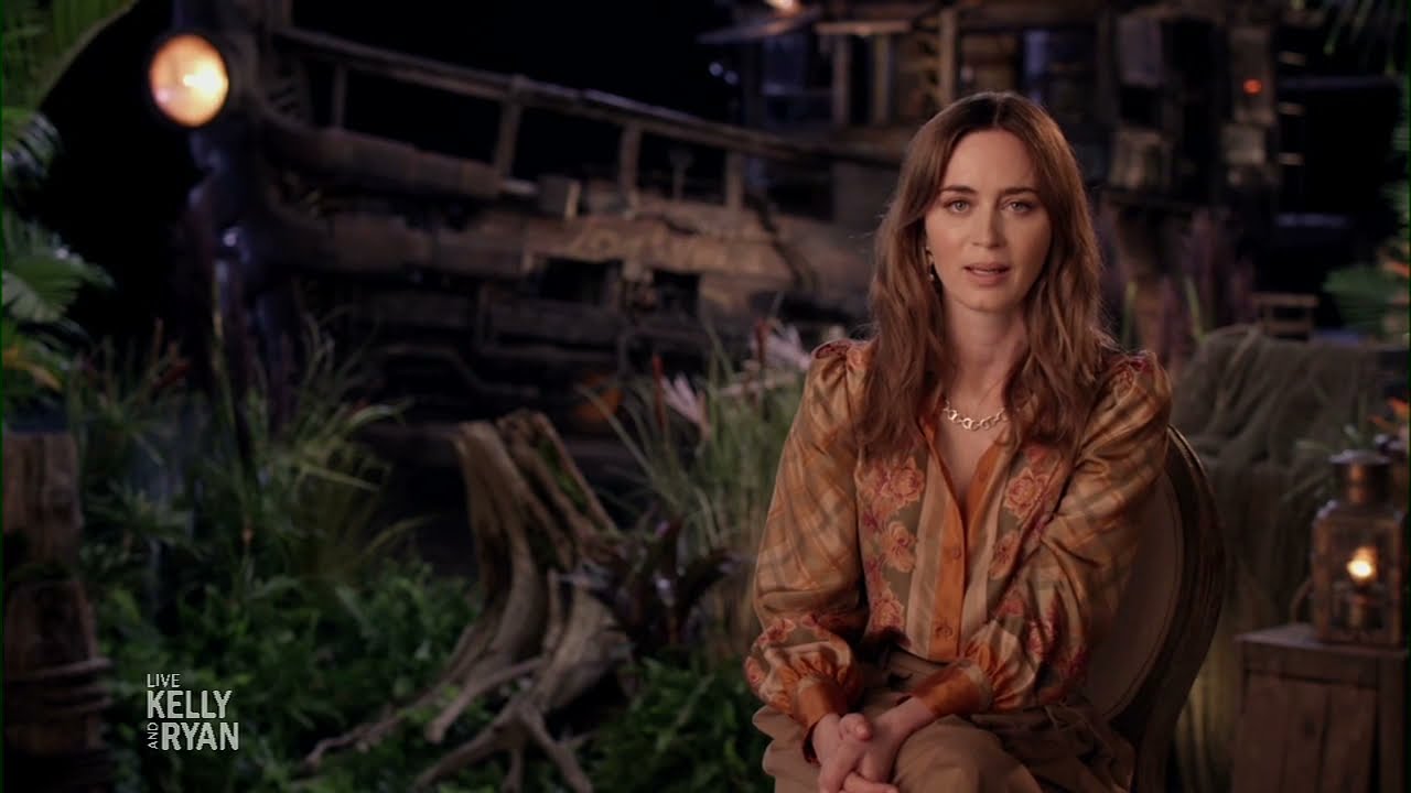 Emily Blunt Goes to Her Sister and Stanley Tucci’s House for Dinner Multiple Times a Week Emily Blunt Goes to Her Sister and Stanley Tucci’s House for Dinner Multiple Times a Week